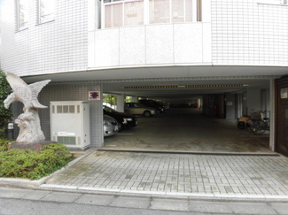【駐車場】