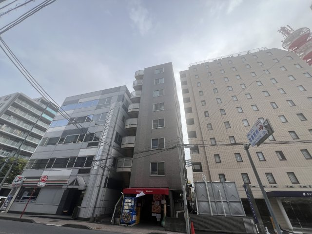 M.ONEビルの外観