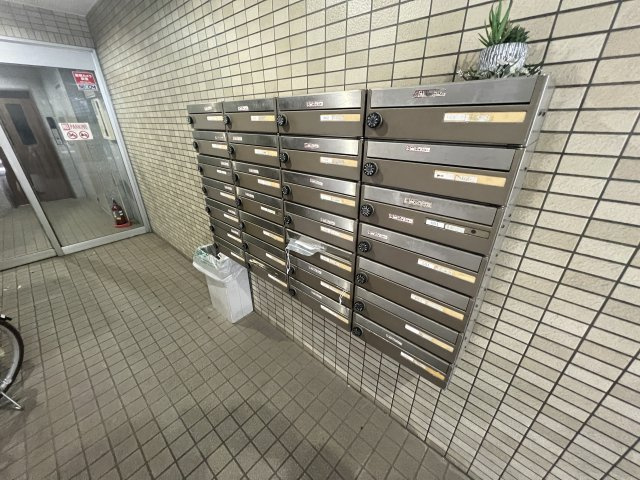 M.ONEビルのエントランス