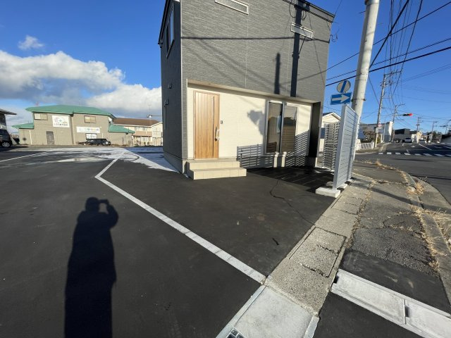 八戸市長根4丁目D棟の駐車場