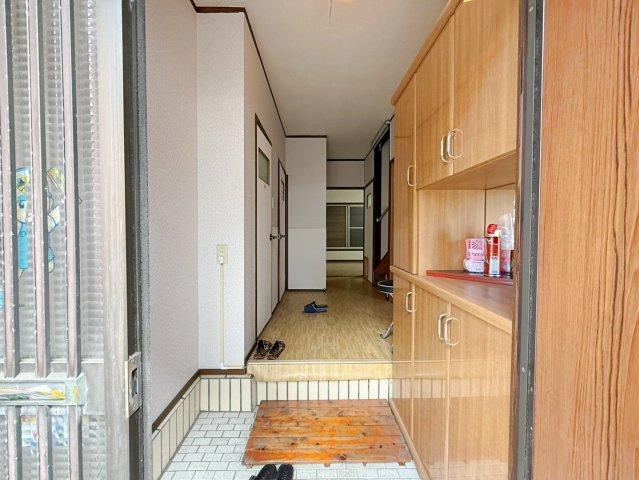 岸和田市下池田町2丁目　中古戸建の玄関