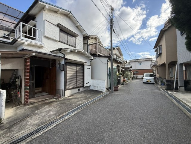 岸和田市下池田町2丁目　中古戸建の前面道路含む現地写真