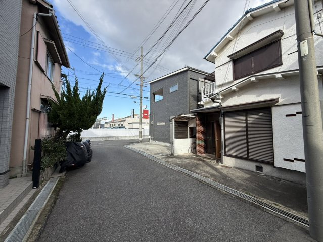 岸和田市下池田町2丁目　中古戸建の前面道路含む現地写真