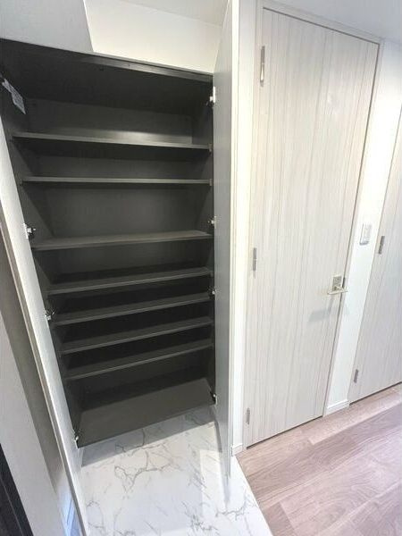 S-RESIDENCE志賀本通Northの玄関