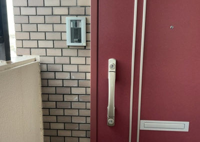 【防犯設備】 | コスモ相武台サニーサイド | 当然のことではありますが、オートロックやセンサーライト、ホームセキュリティーなどの防犯設備があれば、小さいお子様がいるご家庭も安心ですよね！まず物件購入の際は、防犯設備もチェックするようにしましょう。