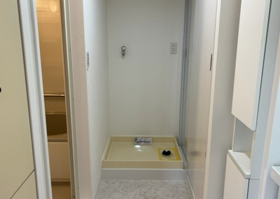 【ランドリースペース】 | コスモ相武台サニーサイド | ランドリースペースも気になります。洗濯機置場があり「洗う、干す、取り込む、アイロンがけ、たたむ」など、洗濯に関する家事をするための空間です。広さや収納など付帯設備も含めて、詳細は現地でご確認ください。