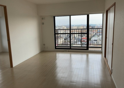 【居間・リビング】 | コスモ相武台サニーサイド | リビングの間取りの種類は大きくわけてリビングとダイニングが別になっているタイプ、リビングダイニング一体型です。どちらも一長一短ですので、家を選ぶ時はその両面をチェックして決めるようにしましょう。