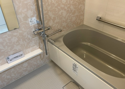 【浴室】 | コスモ相武台サニーサイド | 入浴時の快適さも大事なことですが、綺麗な状態を維持できなければ気持ちよく入浴できません。毎日の掃除が楽という点は大事なポイントになります！カビが生えにくく掃除がしやすい、壁や浴槽を選ぶといいでしょう。