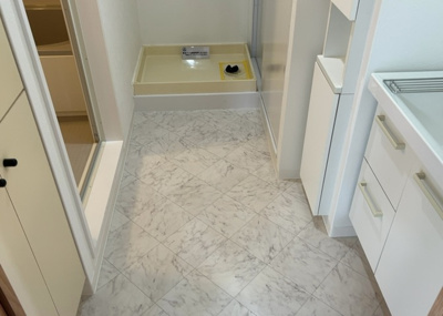 【脱衣所】 | コスモ相武台サニーサイド | 洗面脱衣所は「体を綺麗に整える場所」という目的と役割を持っています。そして便利で使い勝手のいい「体を綺麗に整える場所」にするためには、配置や動線、照明や収納計画をしっかりと検討しておく必要があります。