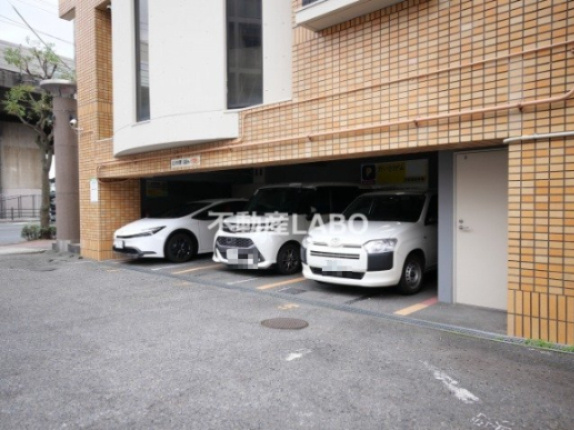 スタシオン鴫の駐車場