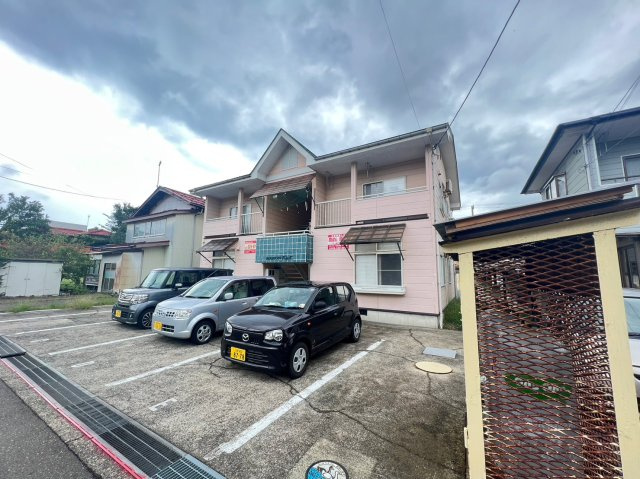 メゾンK&Kの駐車場