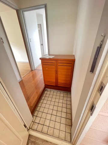 メゾンK&Kの玄関|同間取り別の部屋の写真です