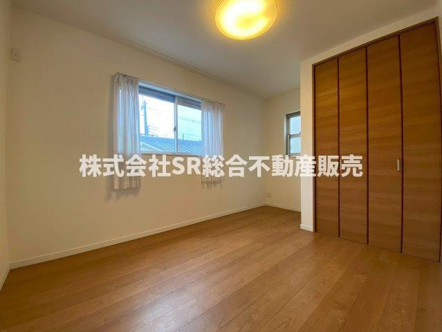 新池島町2丁目中古戸建の洋室|個人の部屋や寝室として使える洋室です