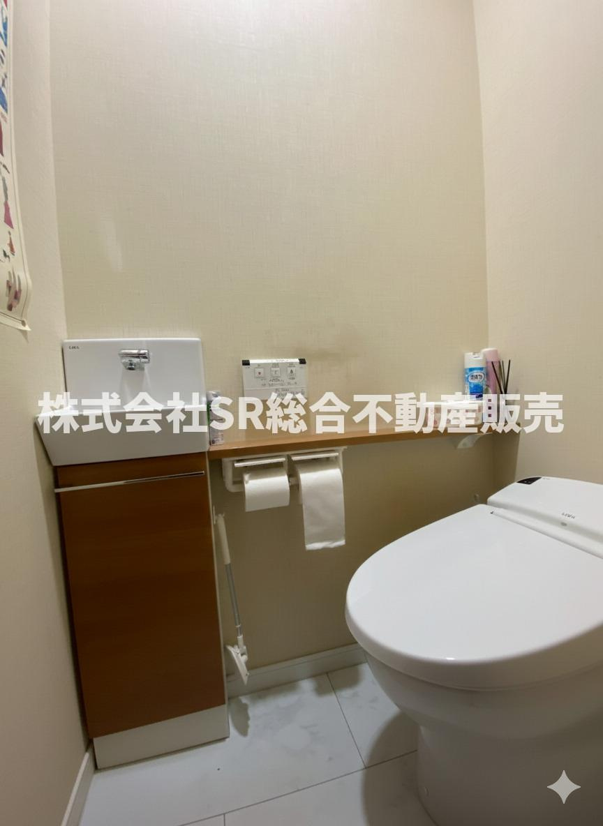 新池島町2丁目中古戸建のトイレ|温水洗浄便座付きトイレは2か所にございます！