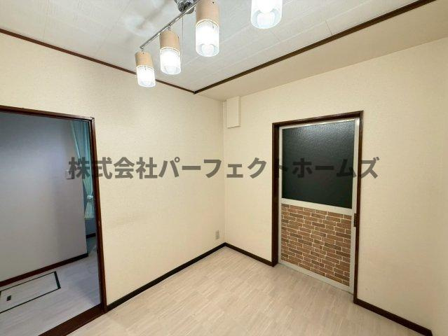 大成町戸建　賃貸の洋室|落ち着いた色調の洋室です