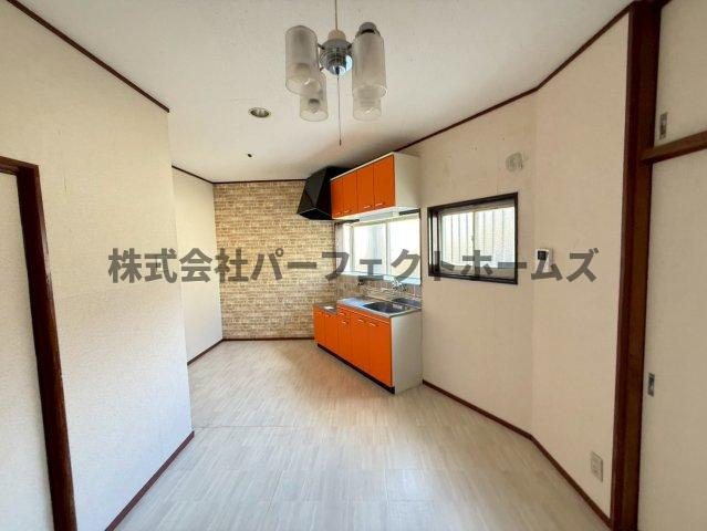 大成町戸建　賃貸の居間・リビング|使いやすい居間です