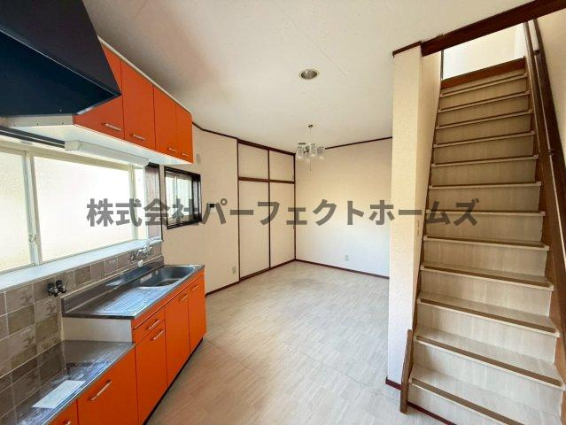 大成町戸建　賃貸の居間・リビング|使いやすい居間です