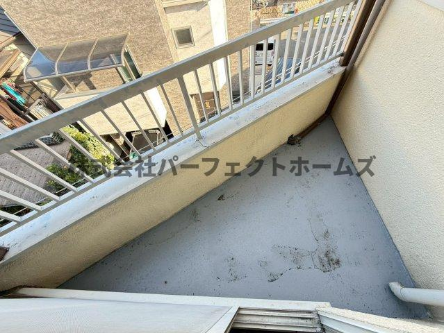 大成町戸建　賃貸のバルコニー|開放的で明るい空間を演出してくれるバルコニーです