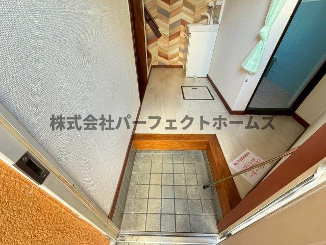 大成町戸建　賃貸の玄関|収納もある玄関です