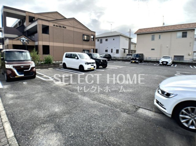 【駐車場】 | サンタプレイス岡崎 | 車をお持ちの方に嬉しい駐車場付きの物件です