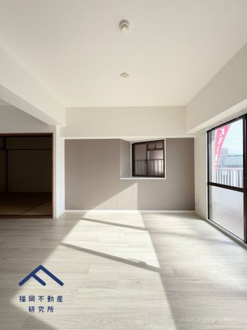 パレ・グランドール長者原駅前の居間・リビング