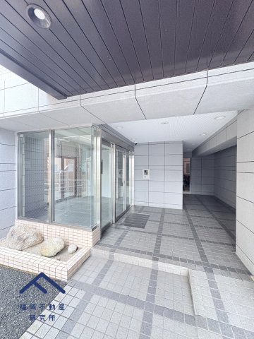 パレ・グランドール長者原駅前のエントランス