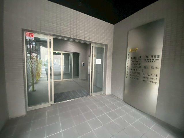 ＩＳＩＩ　ＢＬＤＧ．（イシイビル）のエントランス