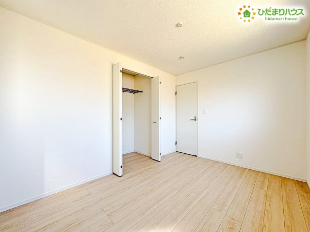 熊谷市赤城町　第3　新築一戸建て　クレイドルガーデン　01の洋室|風通しが良いので、夏場も快適に過ごせる環境が整っている、優しい設計の個室です☆