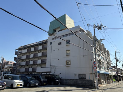 【外観】 | 伊丹グリーンハイツ | ビンテージマンションならではの佇まい。駅チカで安心便利な生活環境です。