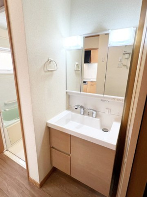 【独立洗面台】 | 手稲区星置3-6 南西角地の3階建住宅 | 機能的な洗面化粧台♪