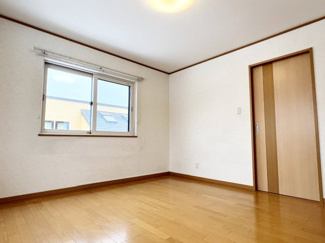 【洋室】 | 手稲区星置3-6 南西角地の3階建住宅 | ３階8帖洋室♪