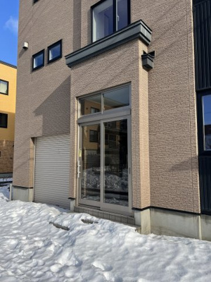  | 手稲区星置3-6 南西角地の3階建住宅 | 冬もうれしい玄関フード付♪