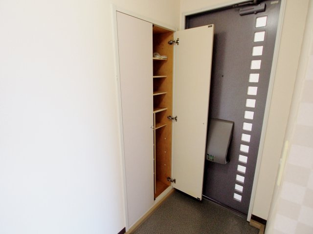 エクセル向井C棟の玄関