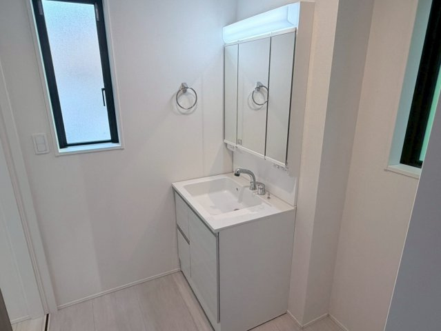川口市本前川5期　新築一戸建て　1号棟の独立洗面台|独立洗面台、朝の身支度には欠かせません