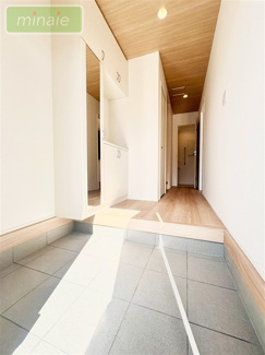 【玄関】 | 小学校5分 スーパー6分　南大野2　全2棟 2号棟 | 施工例