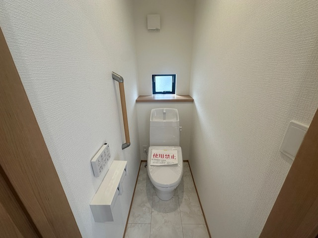 【カースペース2台の南庭付き！？圧倒的住環境とはこのこと！】旭区中沢新築戸建てのトイレ|トイレもきれいです