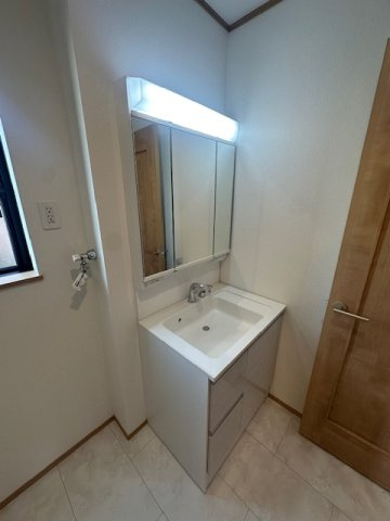 【カースペース2台の南庭付き！？圧倒的住環境とはこのこと！】旭区中沢新築戸建ての独立洗面台|独立洗面化粧台付き