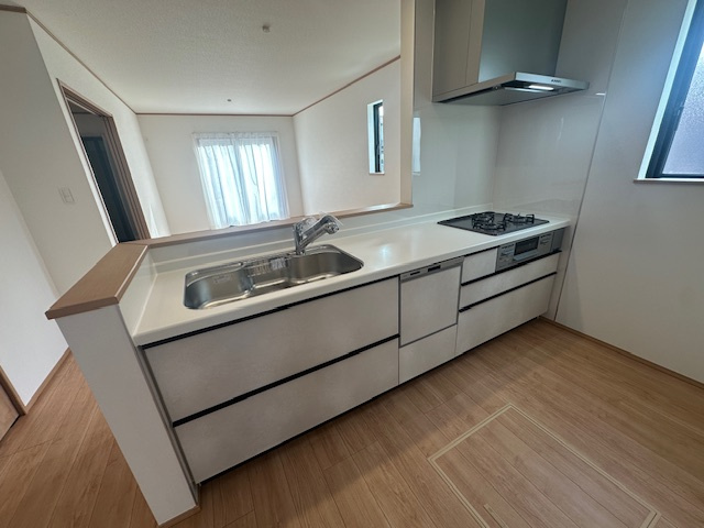 【カースペース2台の南庭付き！？圧倒的住環境とはこのこと！】旭区中沢新築戸建てのキッチン|キッチンでお料理をお楽しみください