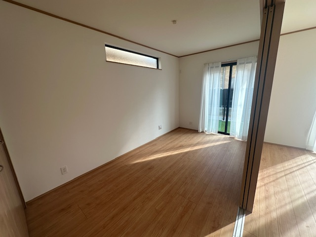 【カースペース2台の南庭付き！？圧倒的住環境とはこのこと！】旭区中沢新築戸建ての洋室|個人の部屋や寝室として使える洋室です