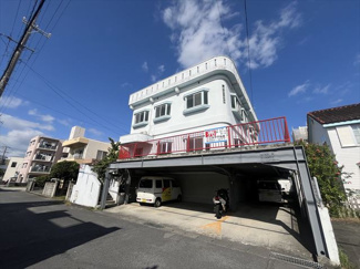  | 生田邸 | 左から2区画はA棟駐車場(並列2台)左端はB棟駐車場(縦列3台)