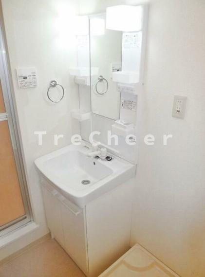 b'CASA OJI(ビーカーサ王子)の洗面所