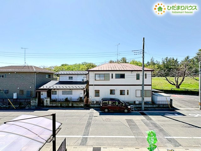 熊谷市赤城町　第3　新築一戸建て　クレイドルガーデン　02の展望|バルコニーからは、周辺の閑静な住宅街を見渡すことができる、開放的な眺望が広がります。陽当たり・通風も良好で、洗濯物もカラッと乾き、心地よい風を感じながら過ごすことができます♪