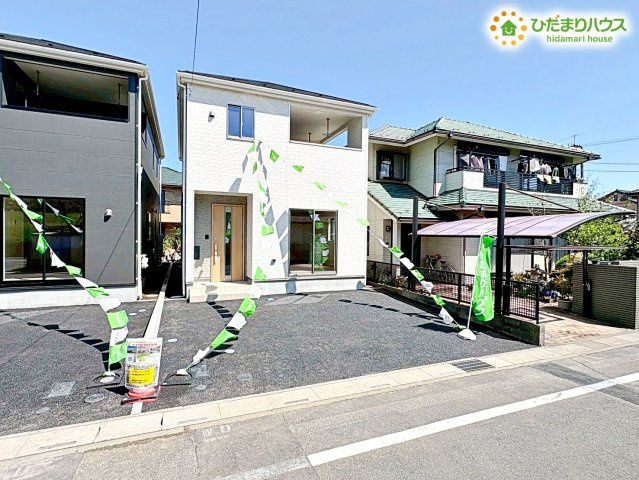 熊谷市赤城町　第3　新築一戸建て　クレイドルガーデン　02の外観|前面道路幅員は広めですので、お車の運転が苦手な方も落ち着いて駐車していただける環境です。閑静な住宅街に位置しており、週末も落ち着いて過ごせる、心地よい時間が流れる住まいです!