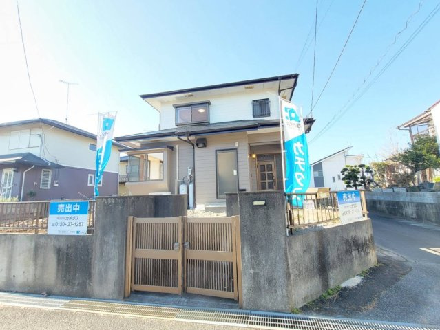 真岡市大谷台町 中古住宅の前面道路含む現地写真|浴室・キッチン・洗面・トイレが新品交換予定！毎日使う場所が新しくなることで、家事のしやすさも清潔感もアップ。忙しいご家庭にうれしい快適リフォーム☆
※2025年12月撮影