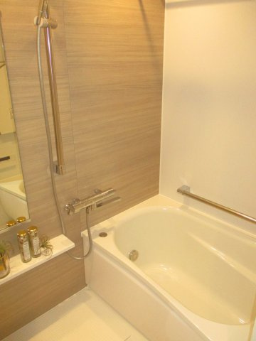 【浴室】 | ファミール大谷地 | ●TOTOカラリ床＆換気乾燥暖房機付ユニットバス