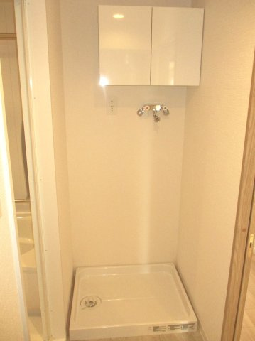 【洗面所】 | ファミール大谷地 | ●防水パン交換
●上部吊戸棚