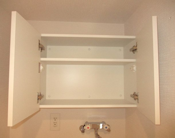 【洗面所】 | ファミール大谷地 | ●防水パン交換
●上部吊戸棚