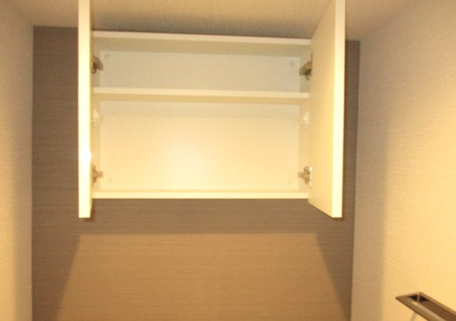 【トイレ】 | ファミール大谷地 | ●TOTOウォシュレット付トイレ(吊戸棚新設)