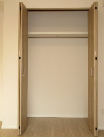 【洋室】 | ファミール大谷地 | ●洋室5.7帖
●クロゼット付