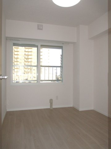 【洋室】 | ファミール大谷地 | ●洋室4.7帖
●クロゼット付